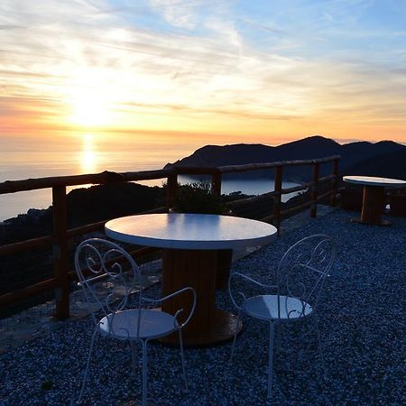 Cade Ventu Hotel Vernazza Exterior photo